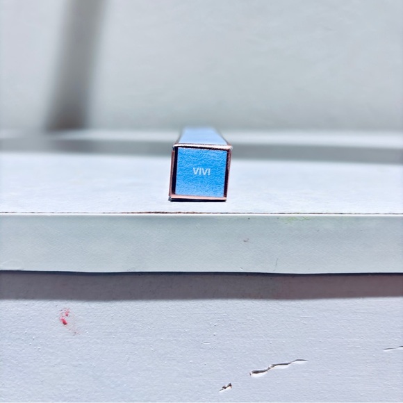 💄 The Beauty Bybel Lip Liner — “Vivi” (NIB) - Picture 5 of 6